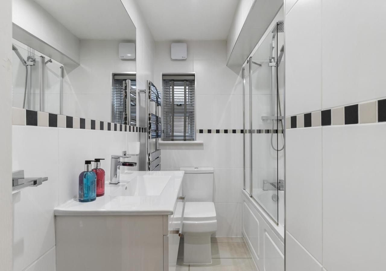 恩菲尔德Two Bed Flat In Bush Hill Park公寓 外观 照片