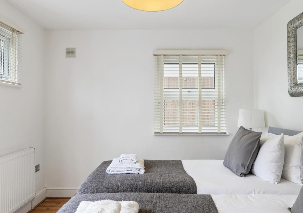 恩菲尔德Two Bed Flat In Bush Hill Park公寓 外观 照片