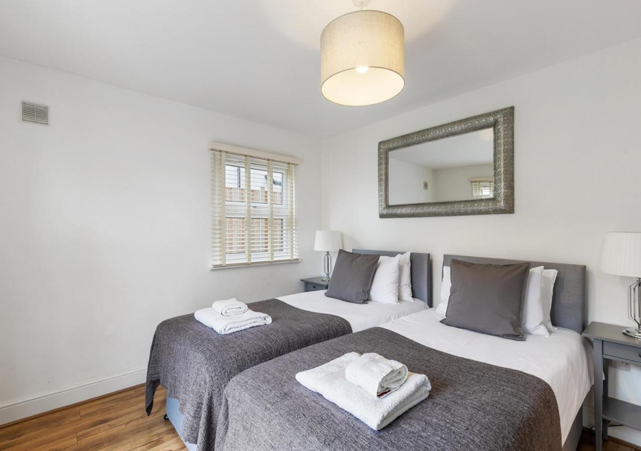 恩菲尔德Two Bed Flat In Bush Hill Park公寓 外观 照片