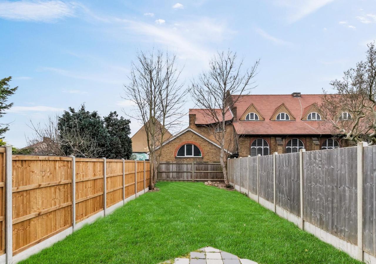 恩菲尔德Two Bed Flat In Bush Hill Park公寓 外观 照片