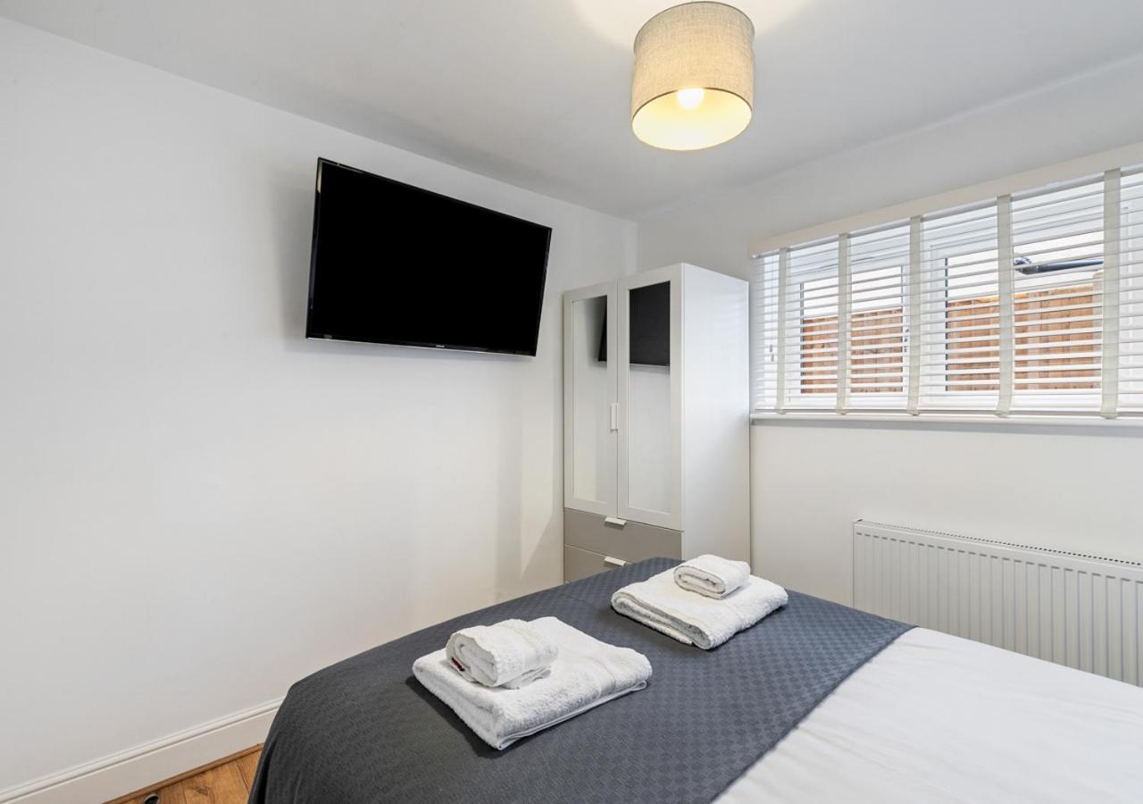 恩菲尔德Two Bed Flat In Bush Hill Park公寓 外观 照片